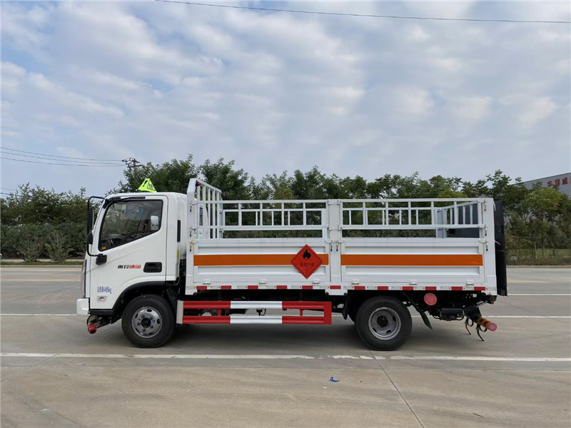 國六福田奧鈴（藍(lán)牌）車廂4.1米車