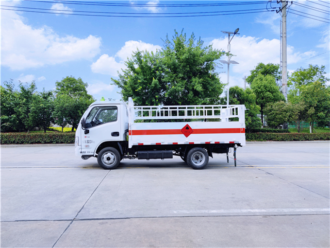 國六躍進(jìn)小福星（藍(lán)牌汽油）車廂3.36米車